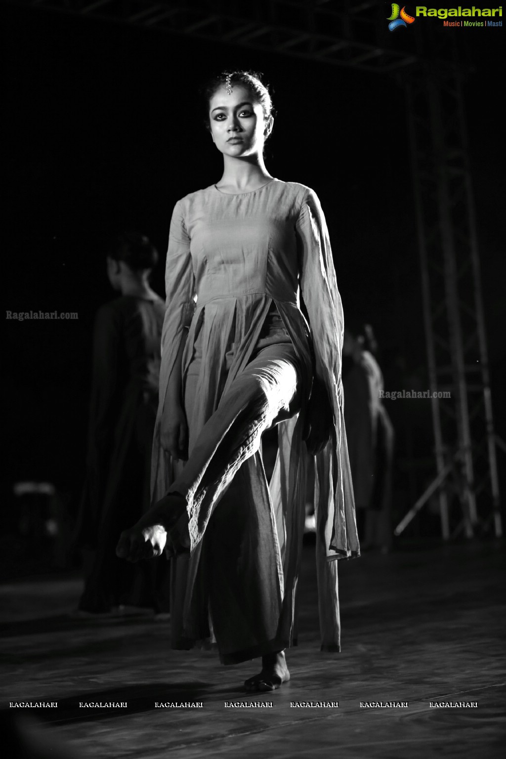 Gudi Sambaralu 2018 - Kathak by Sanjuktha Sinha at Shivalayam, Domakonda Fort