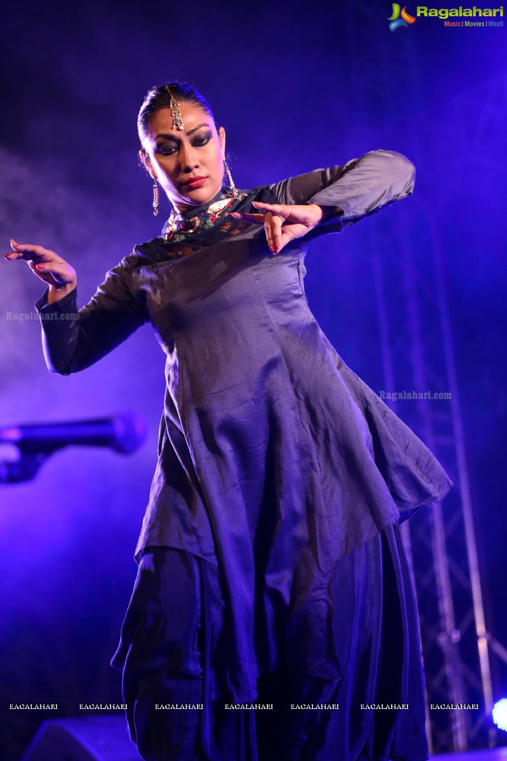 Gudi Sambaralu 2018 - Kathak by Sanjuktha Sinha at Shivalayam, Domakonda Fort