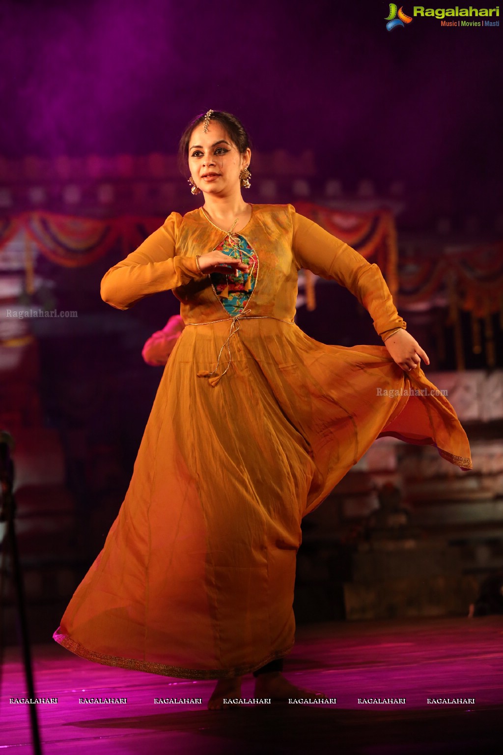 Gudi Sambaralu 2018 - Kathak by Sanjuktha Sinha at Shivalayam, Domakonda Fort