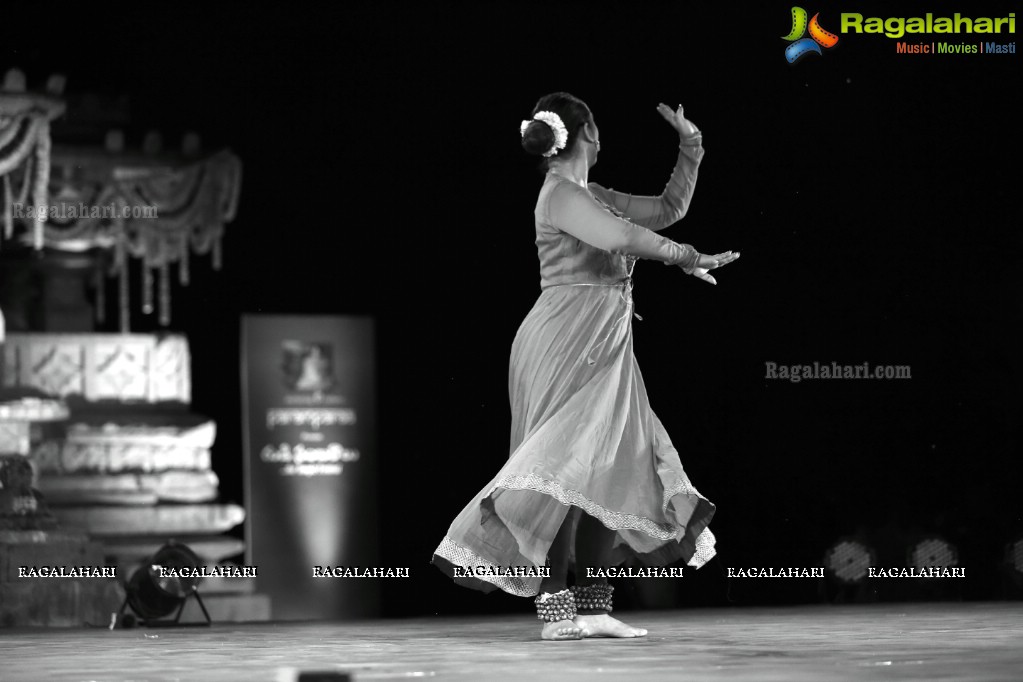 Gudi Sambaralu 2018 - Kathak by Sanjuktha Sinha at Shivalayam, Domakonda Fort