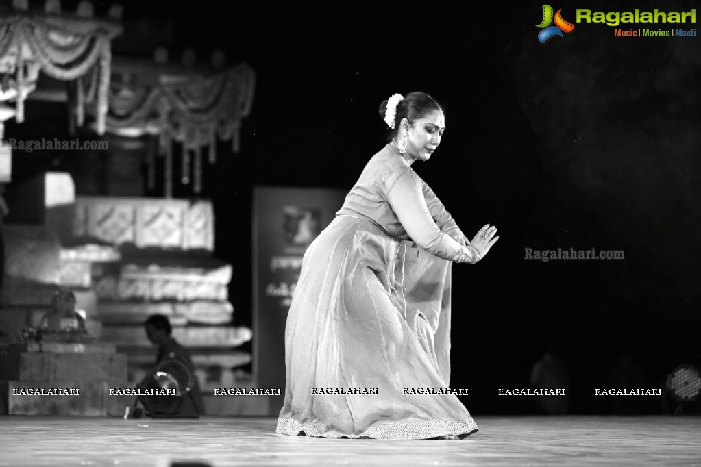 Gudi Sambaralu 2018 - Kathak by Sanjuktha Sinha at Shivalayam, Domakonda Fort