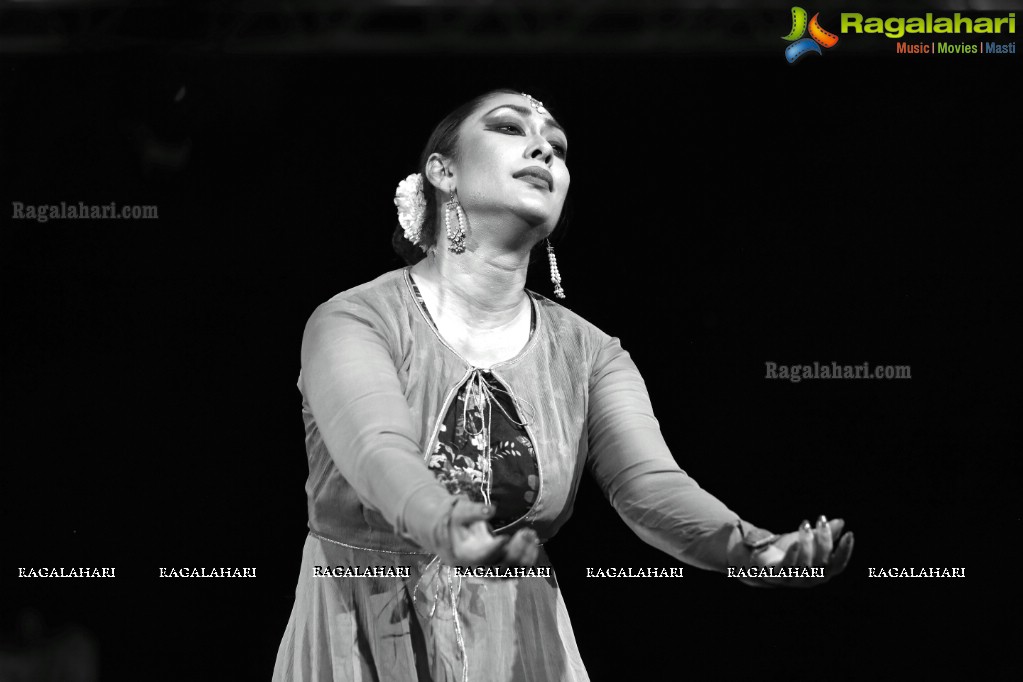 Gudi Sambaralu 2018 - Kathak by Sanjuktha Sinha at Shivalayam, Domakonda Fort