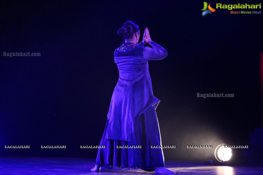 Gudi Sambaralu 2018 - Kathak by Sanjuktha Sinha at Shivalayam, Domakonda Fort