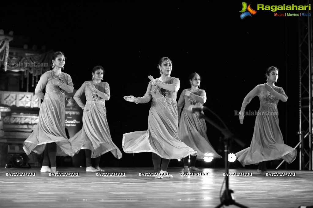 Gudi Sambaralu 2018 - Kathak by Sanjuktha Sinha at Shivalayam, Domakonda Fort