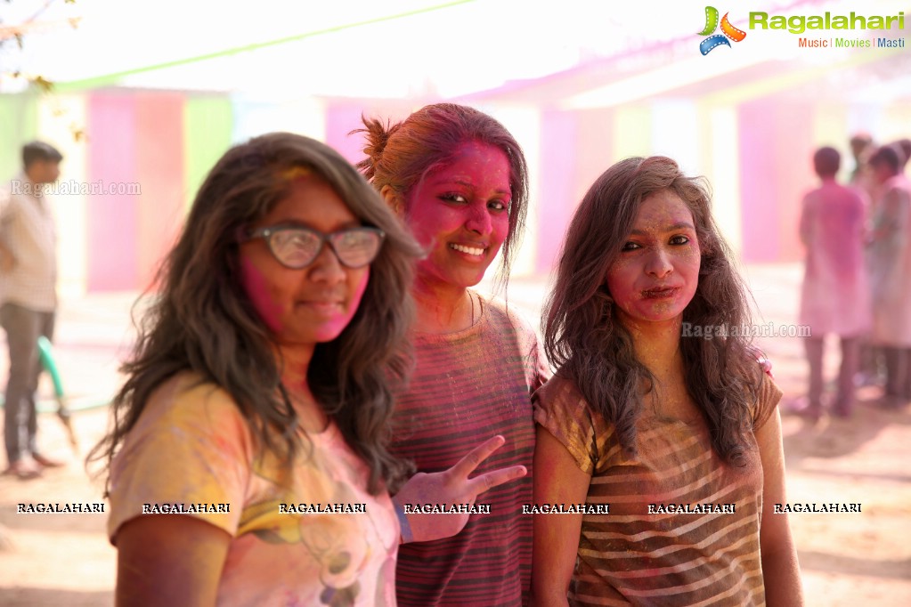 Holi Re Vol 3 at Man Made Hills, Raunaq's HIGH Q