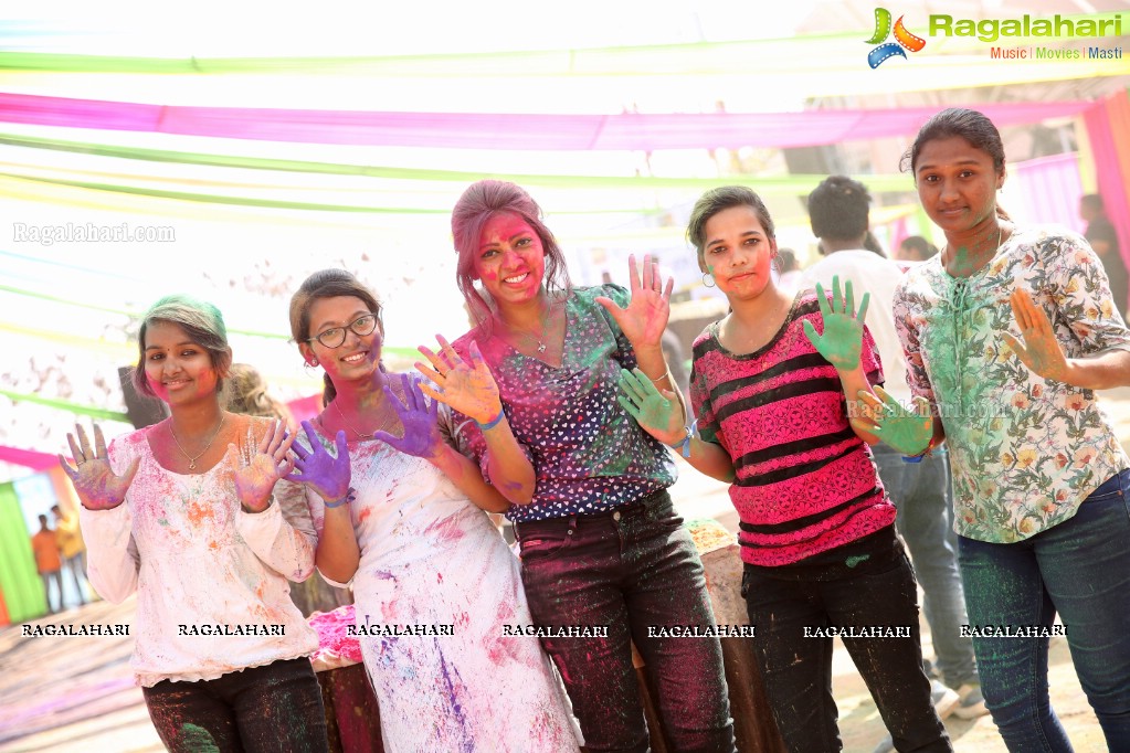 Holi Re Vol 3 at Man Made Hills, Raunaq's HIGH Q