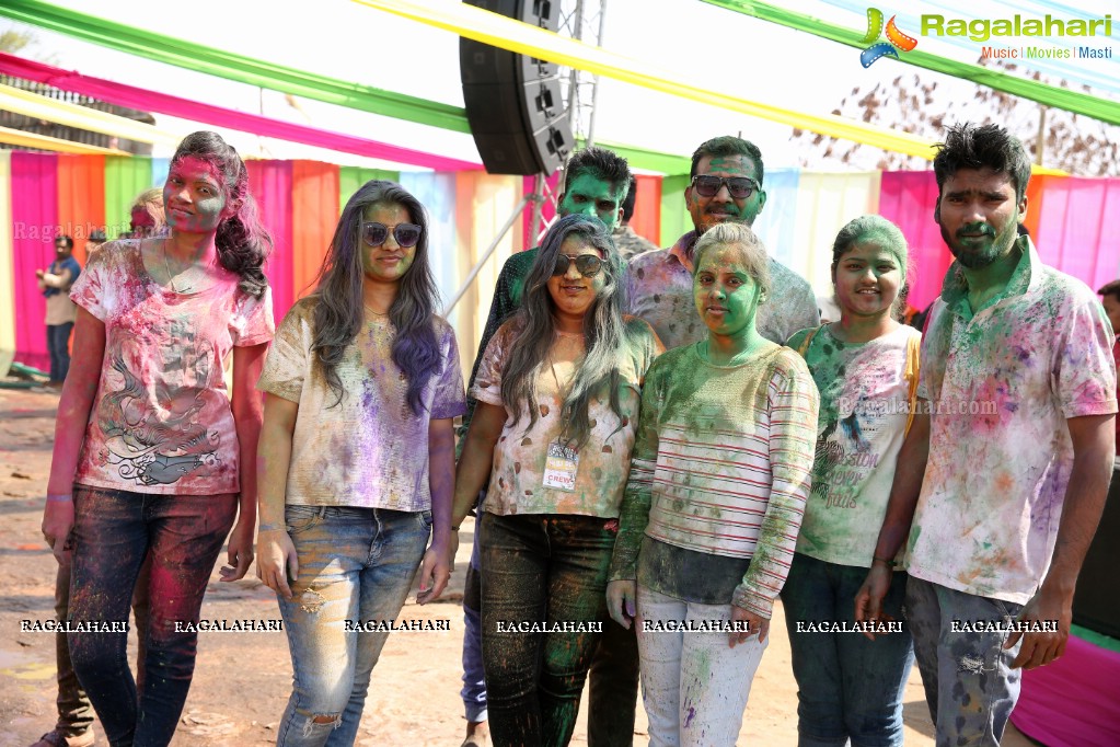 Holi Re Vol 3 at Man Made Hills, Raunaq's HIGH Q