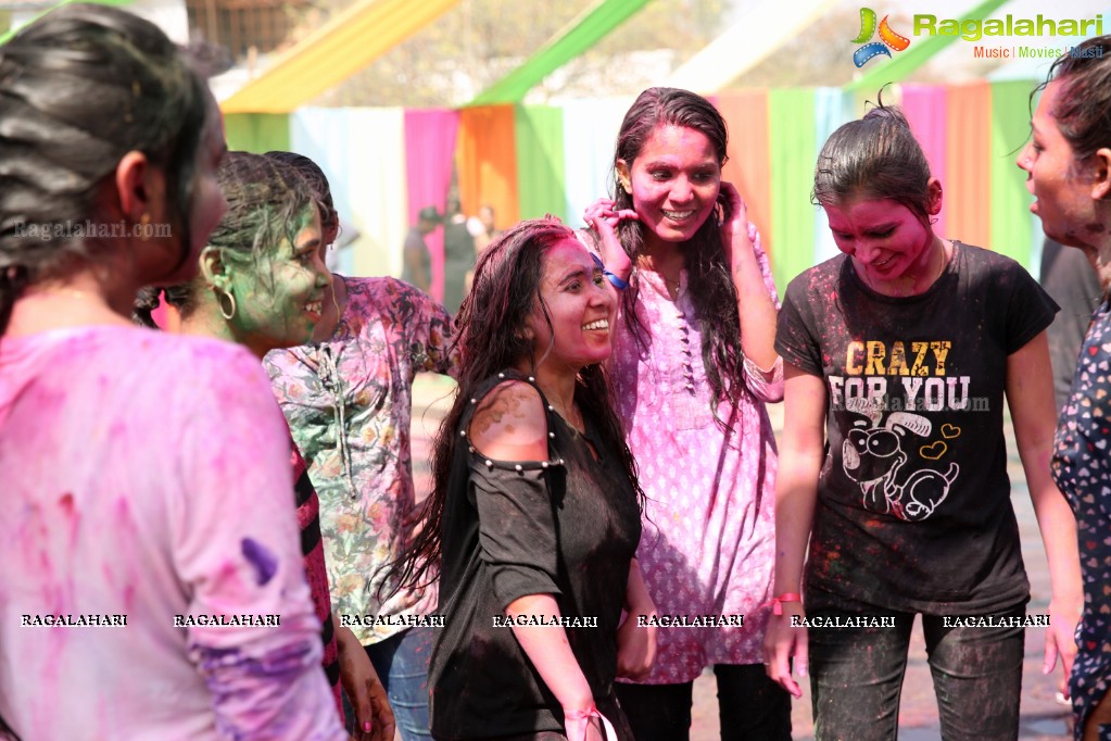 Holi Re Vol 3 at Man Made Hills, Raunaq's HIGH Q