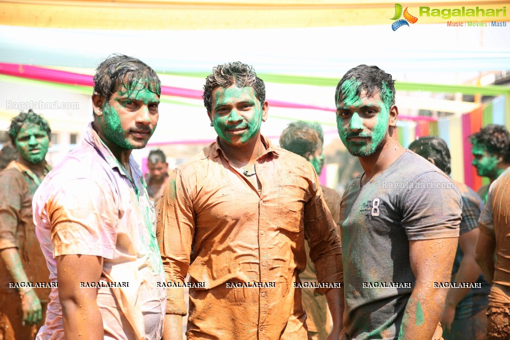 Holi Re Vol 3 at Man Made Hills, Raunaq's HIGH Q