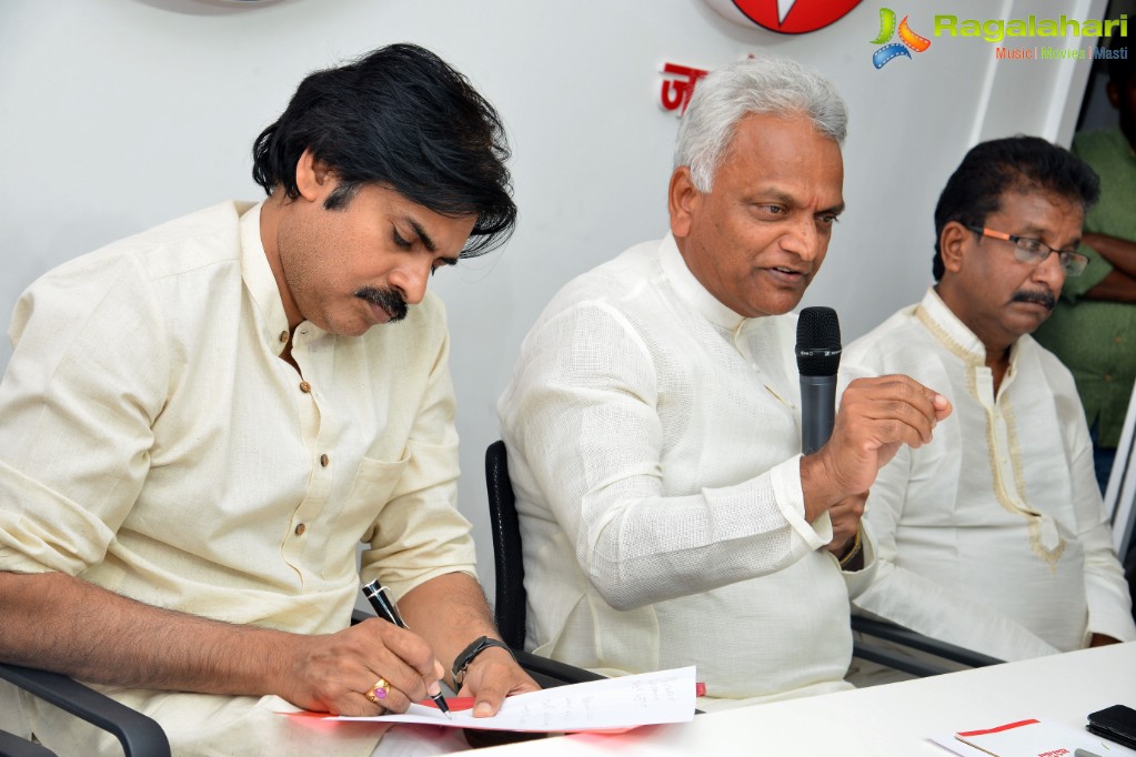 Pawan Kalyan Meets Fishermen at Janasena Party Office