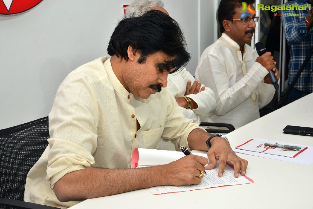 Pawan Kalyan Meets Fishermen at Janasena Party Office