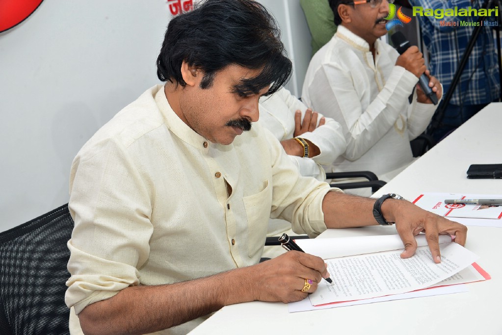 Pawan Kalyan Meets Fishermen at Janasena Party Office