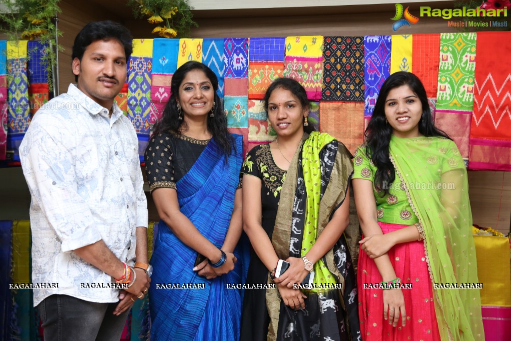 Anchor Jhansi launches Suneetha Designer Boutique at Hyderguda