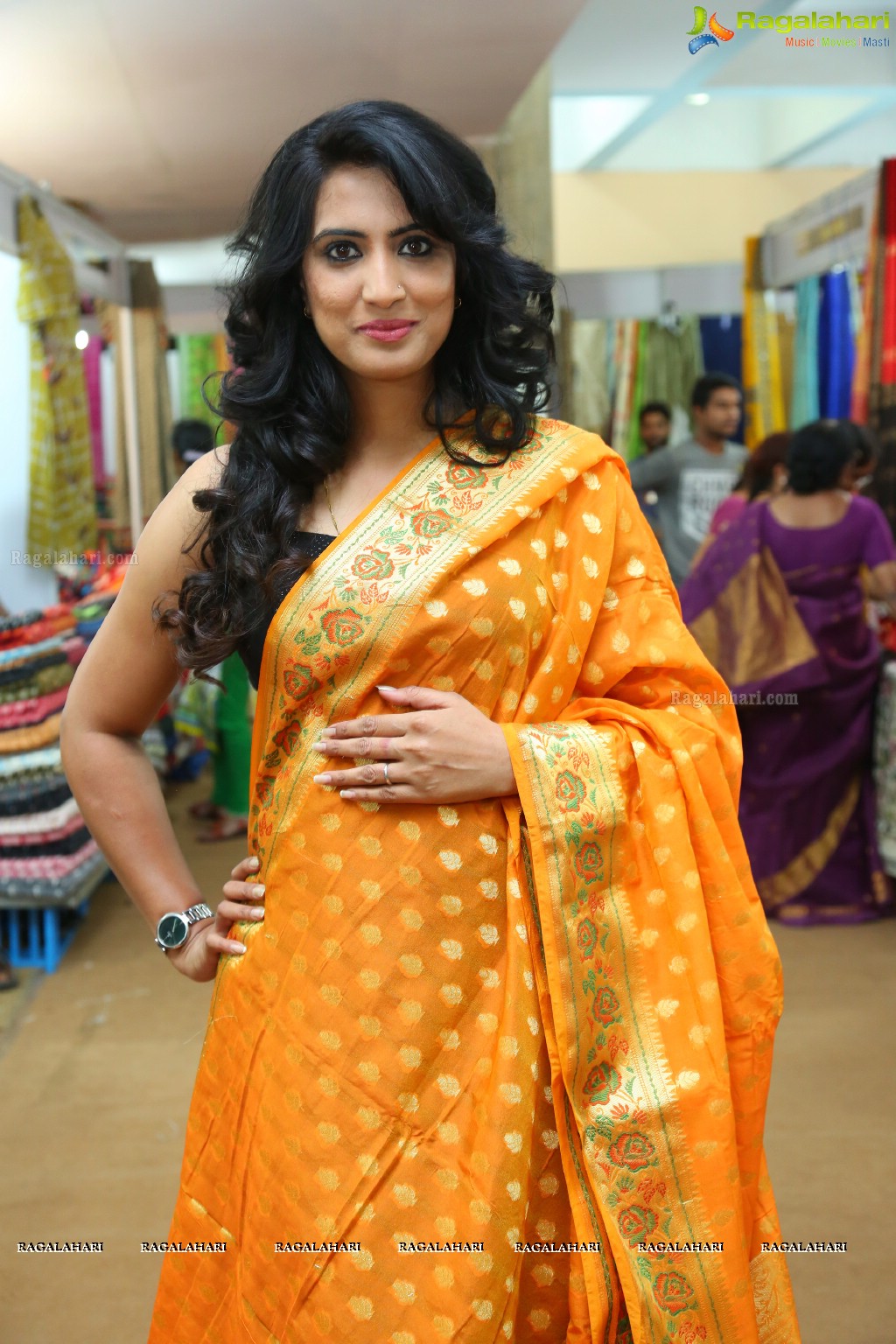 Triveni Rao launches National Silk Expo at Sri Satya Sai Nigamagamam