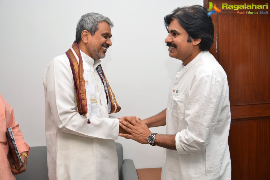 Yogendra Yadav and Chalasani Srinivasa Rao meets Pawan Kalyan