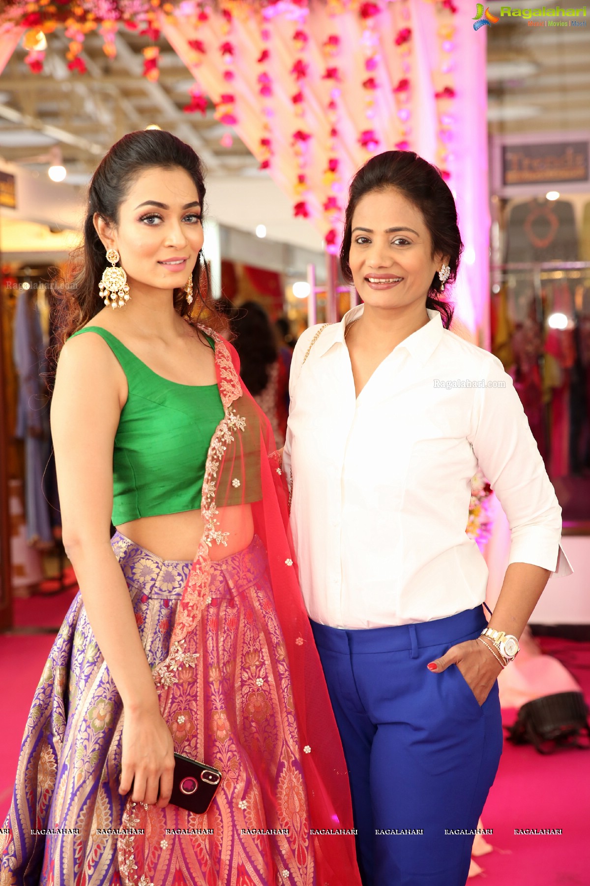 Rraxshmi Tthakur inaugurates Trendz Vivah Exhibition at N Convention, Hyderabad