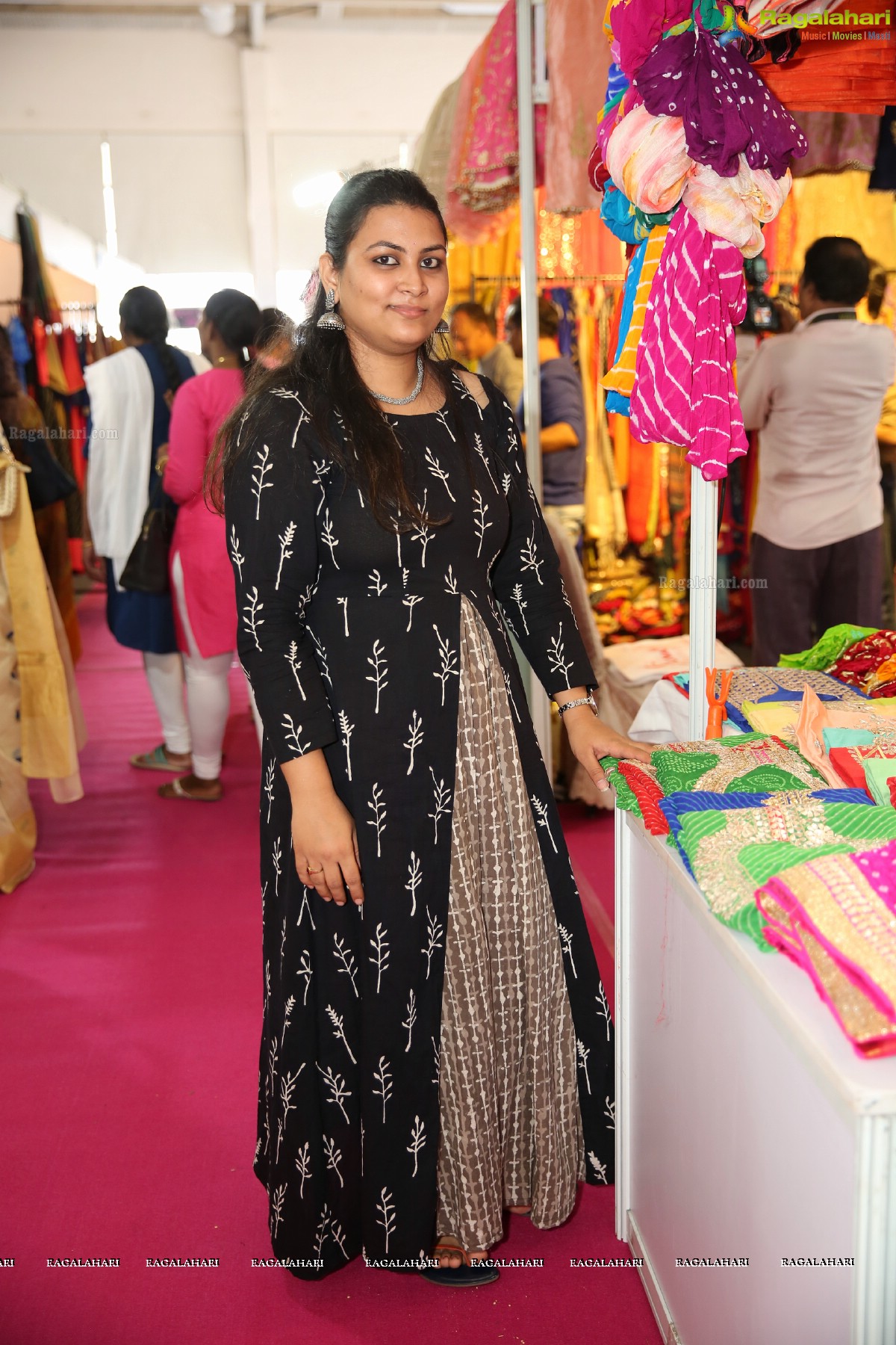 Rraxshmi Tthakur inaugurates Trendz Vivah Exhibition at N Convention, Hyderabad