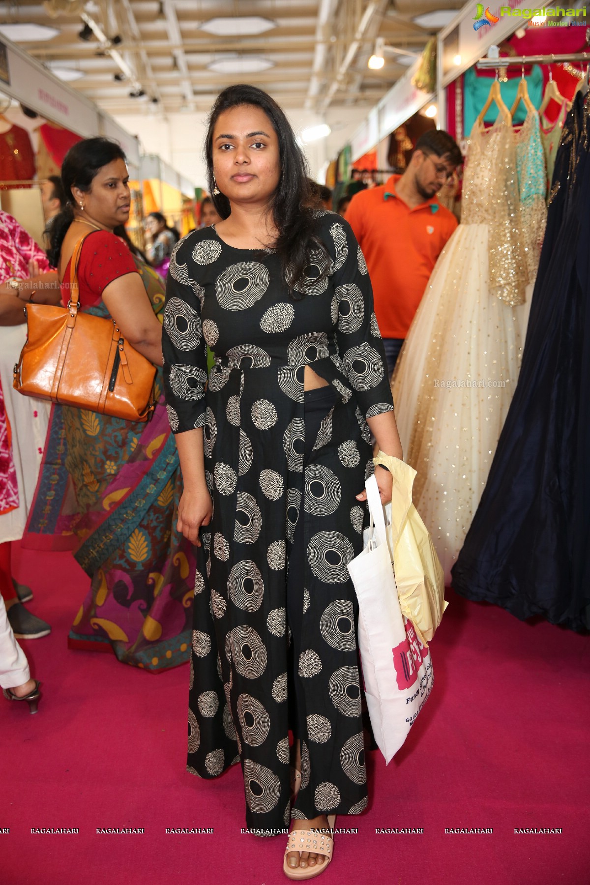 Rraxshmi Tthakur inaugurates Trendz Vivah Exhibition at N Convention, Hyderabad