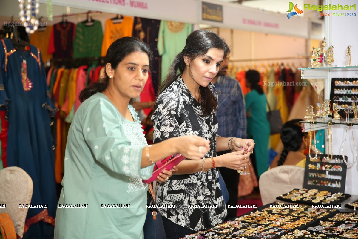 Rraxshmi Tthakur inaugurates Trendz Vivah Exhibition at N Convention, Hyderabad