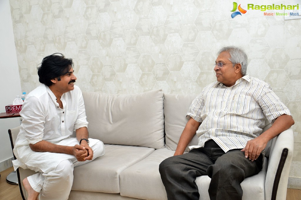 Pawan Kalyan Meeting with Undavalli Aruna Kumar
