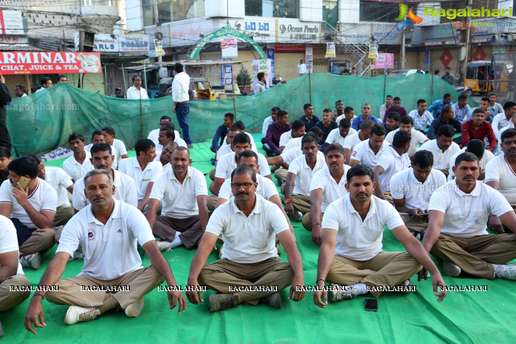 Largest Yoga Session at Charminar by Mansi Gulati
