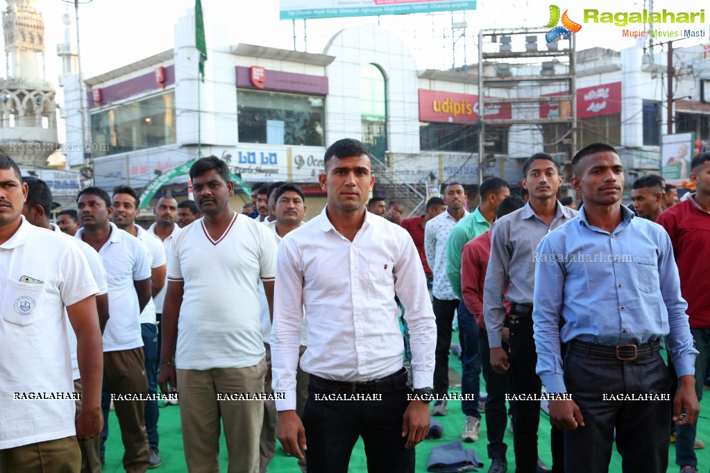 Largest Yoga Session at Charminar by Mansi Gulati