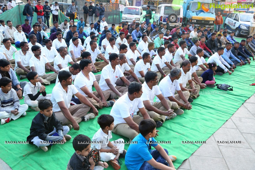 Largest Yoga Session at Charminar by Mansi Gulati