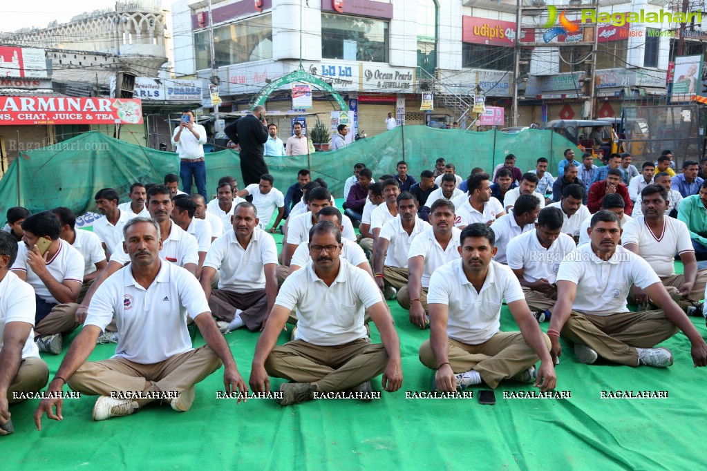 Largest Yoga Session at Charminar by Mansi Gulati