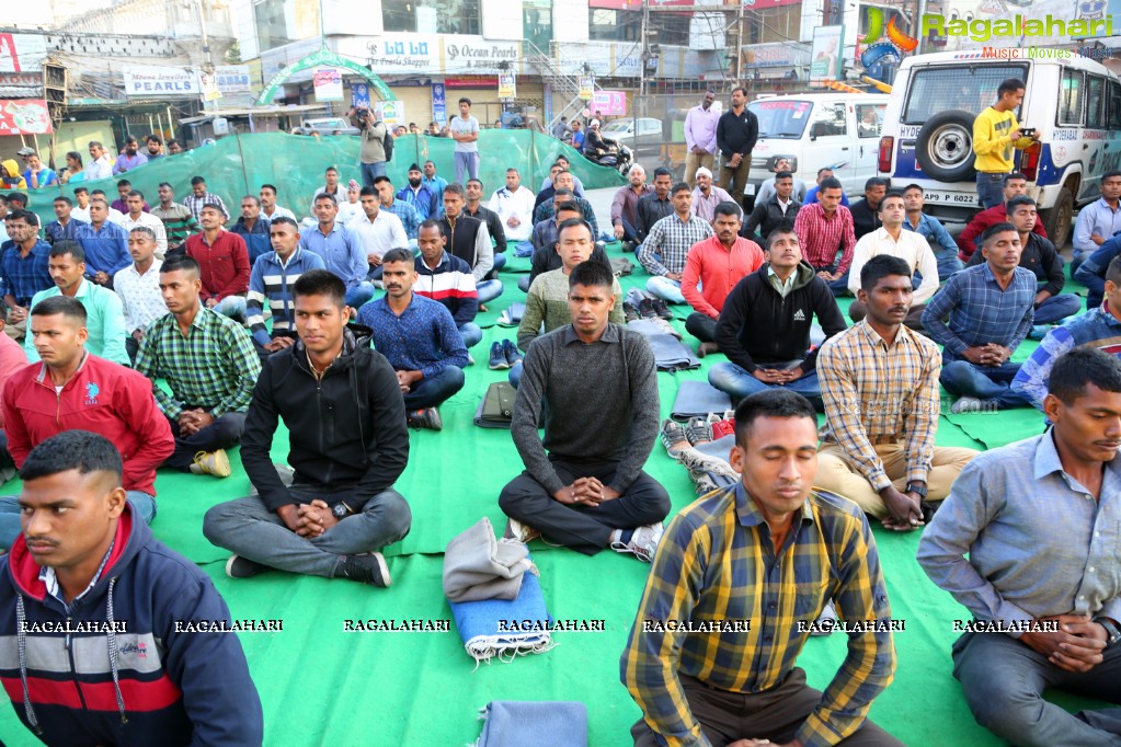 Largest Yoga Session at Charminar by Mansi Gulati