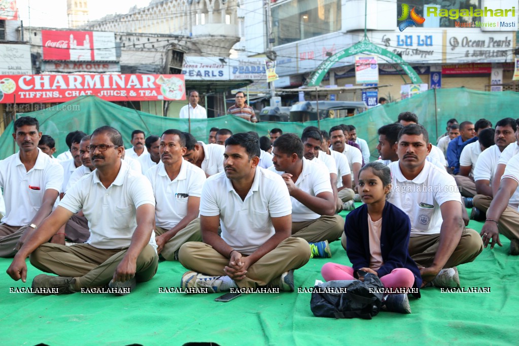 Largest Yoga Session at Charminar by Mansi Gulati