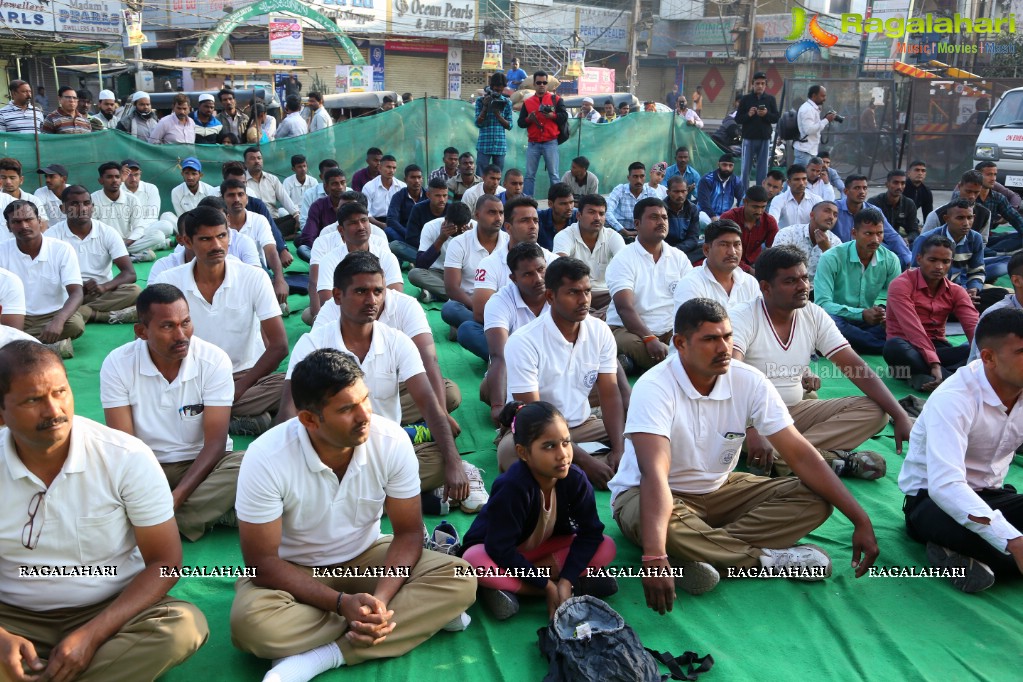 Largest Yoga Session at Charminar by Mansi Gulati