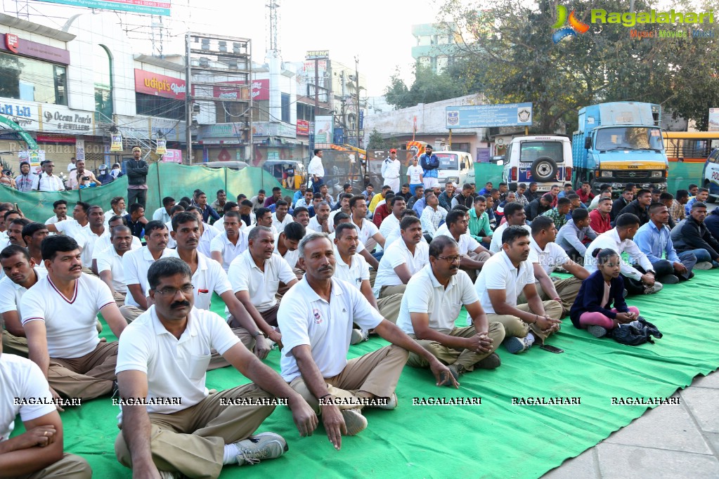 Largest Yoga Session at Charminar by Mansi Gulati