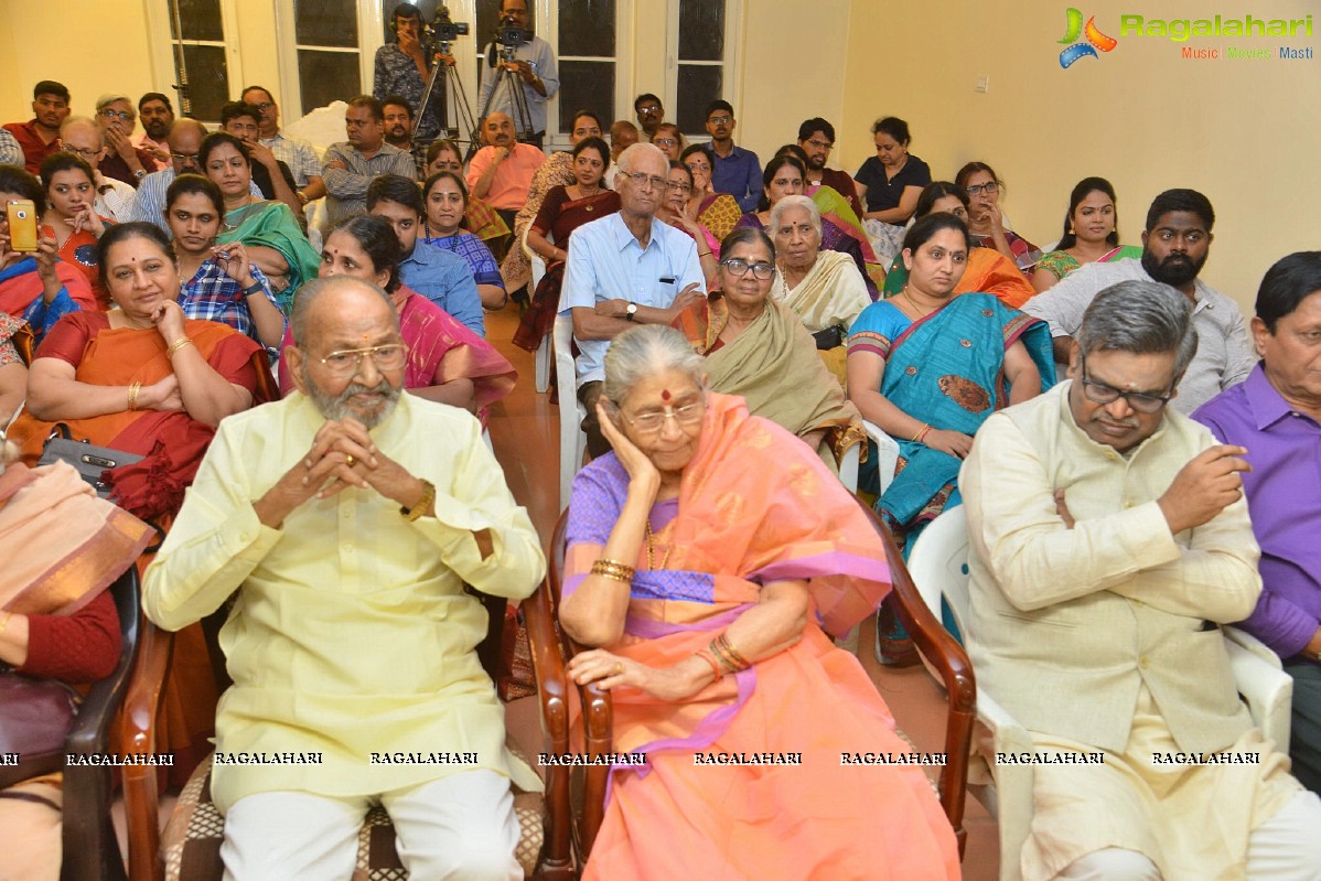 K Viswanath Atmeeya Abhinandana Sabha 'Chiruvennelalo Sirimallelu'