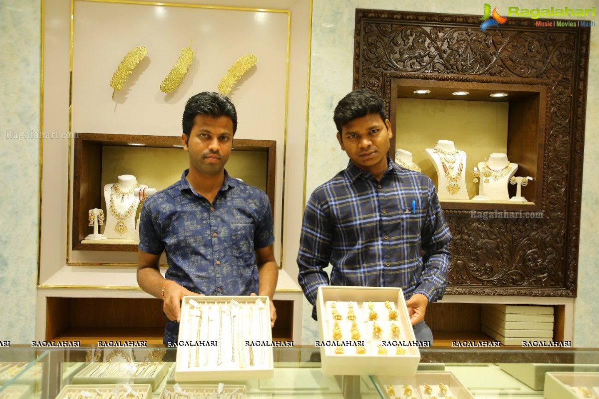 Amuktha Fine Jewellery Boutique Launch by Anupama Parameshwaran @ Kurnool