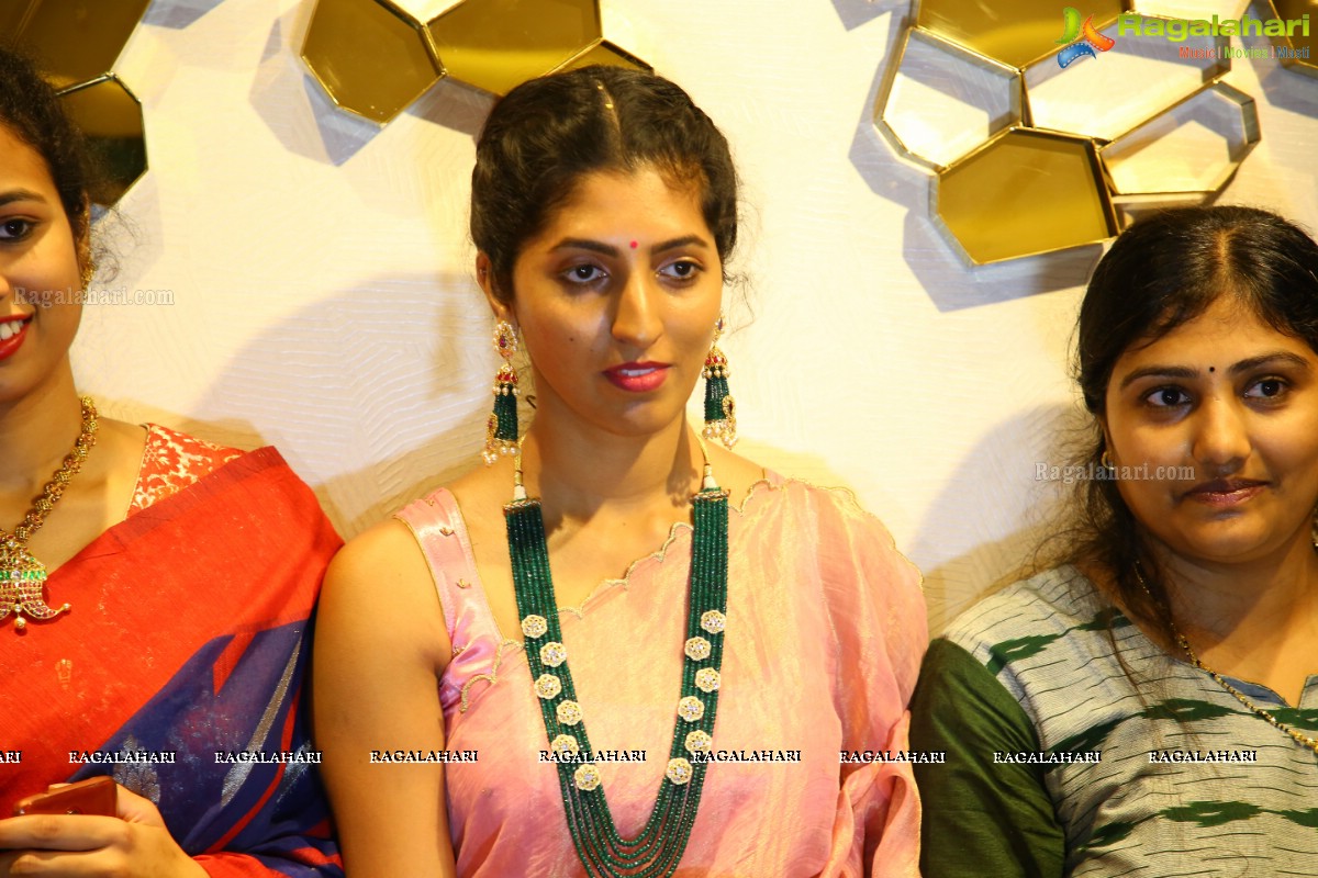 Amuktha Fine Jewellery Boutique Launch by Anupama Parameshwaran @ Kurnool