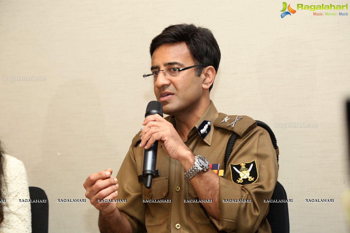 IPS Officer Amit Lodha Talks About 'How to be a Real Life Hero' at YFLO Meet at Hotel Park Hyatt