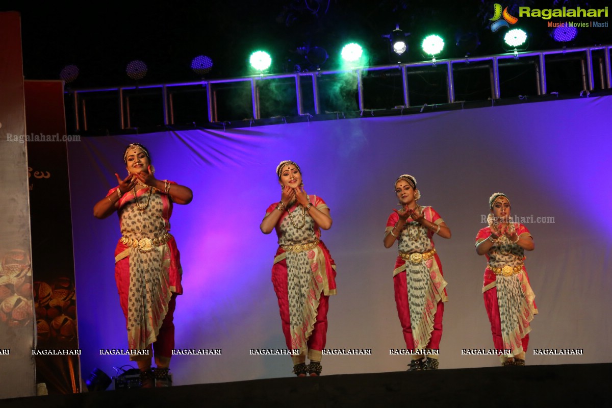 Gudi Sambaralu - Performance of Telangana Devalayamu By Pramod Reddy & Group at Akkanna Madanna Devalayam