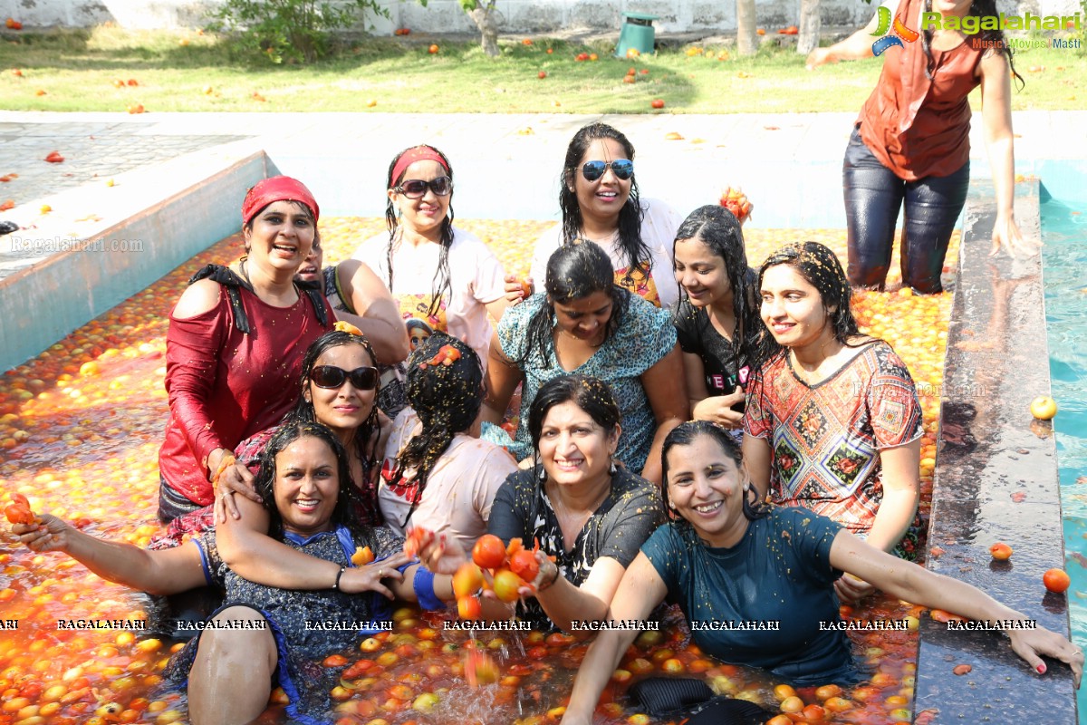 La Tomatina - Bizarre Tomato-Throwing Festival at Green City Farm House