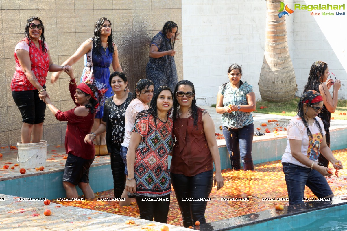 La Tomatina - Bizarre Tomato-Throwing Festival at Green City Farm House