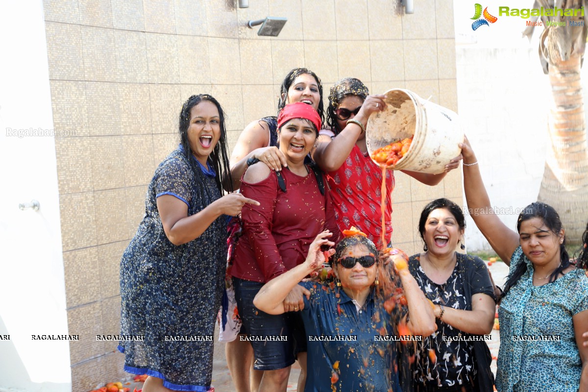 La Tomatina - Bizarre Tomato-Throwing Festival at Green City Farm House