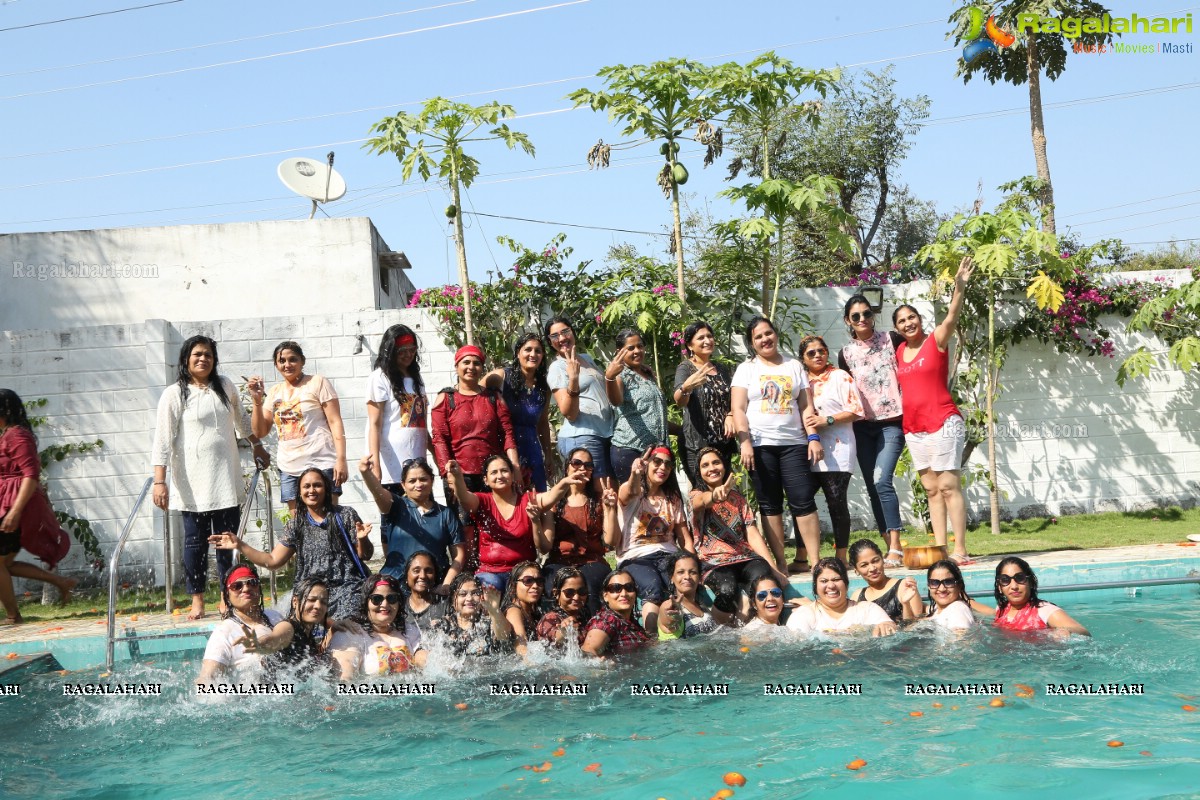 La Tomatina - Bizarre Tomato-Throwing Festival at Green City Farm House