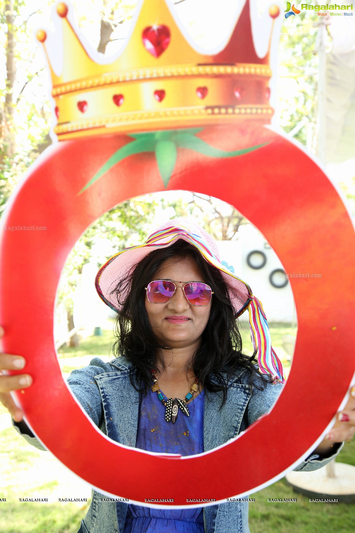 La Tomatina - Bizarre Tomato-Throwing Festival at Green City Farm House