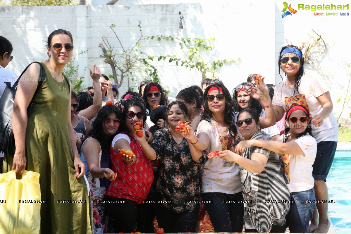 La Tomatina - Bizarre Tomato-Throwing Festival at Green City Farm House