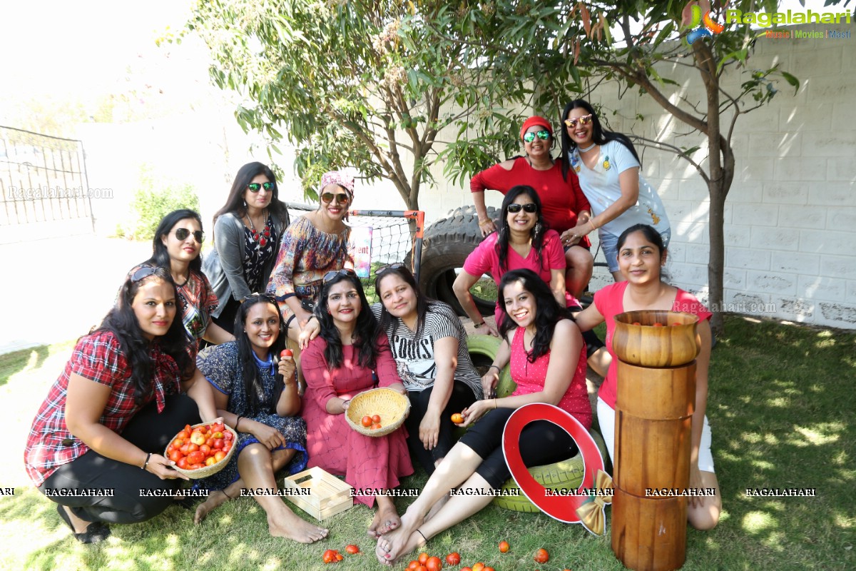 La Tomatina - Bizarre Tomato-Throwing Festival at Green City Farm House