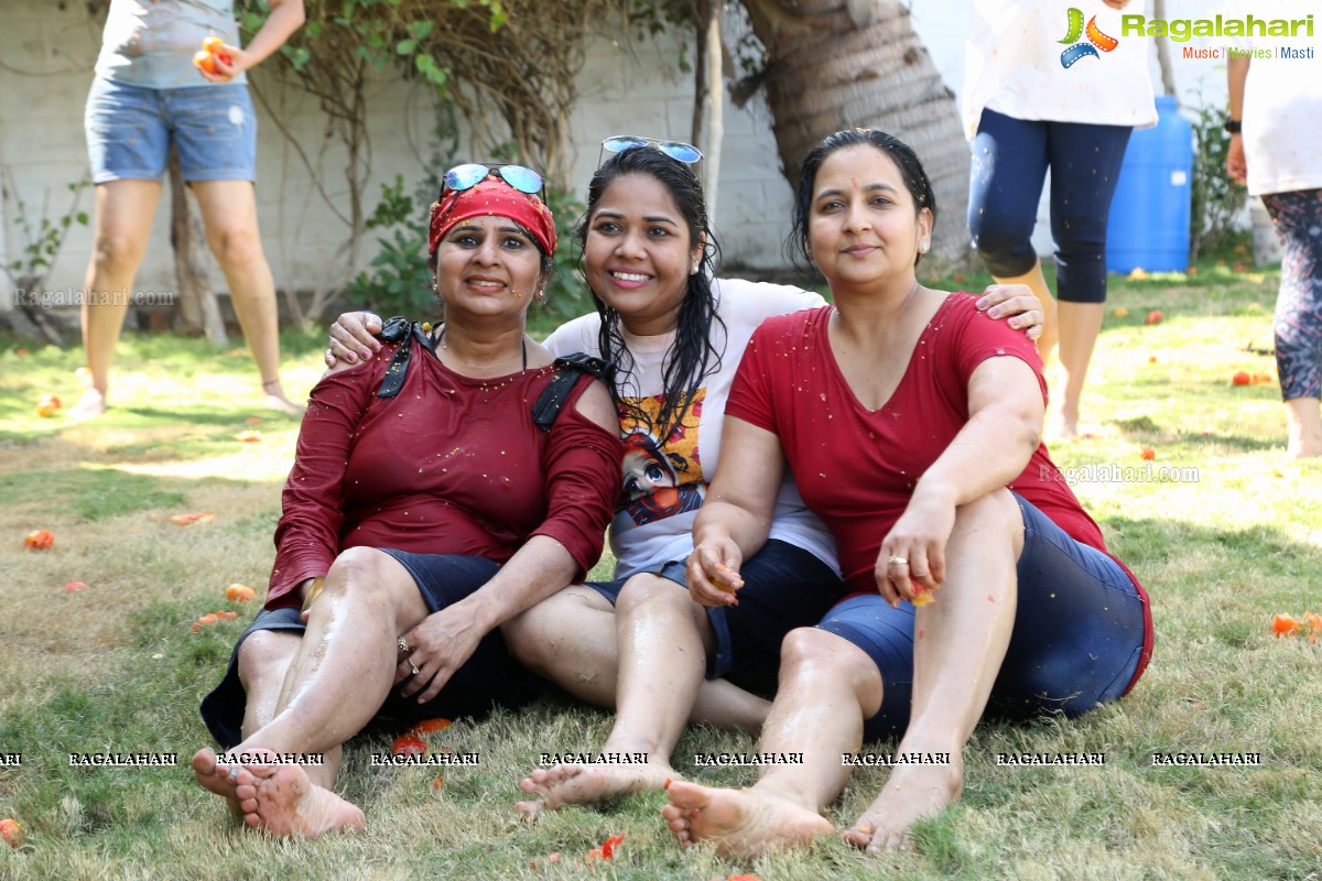 La Tomatina - Bizarre Tomato-Throwing Festival at Green City Farm House