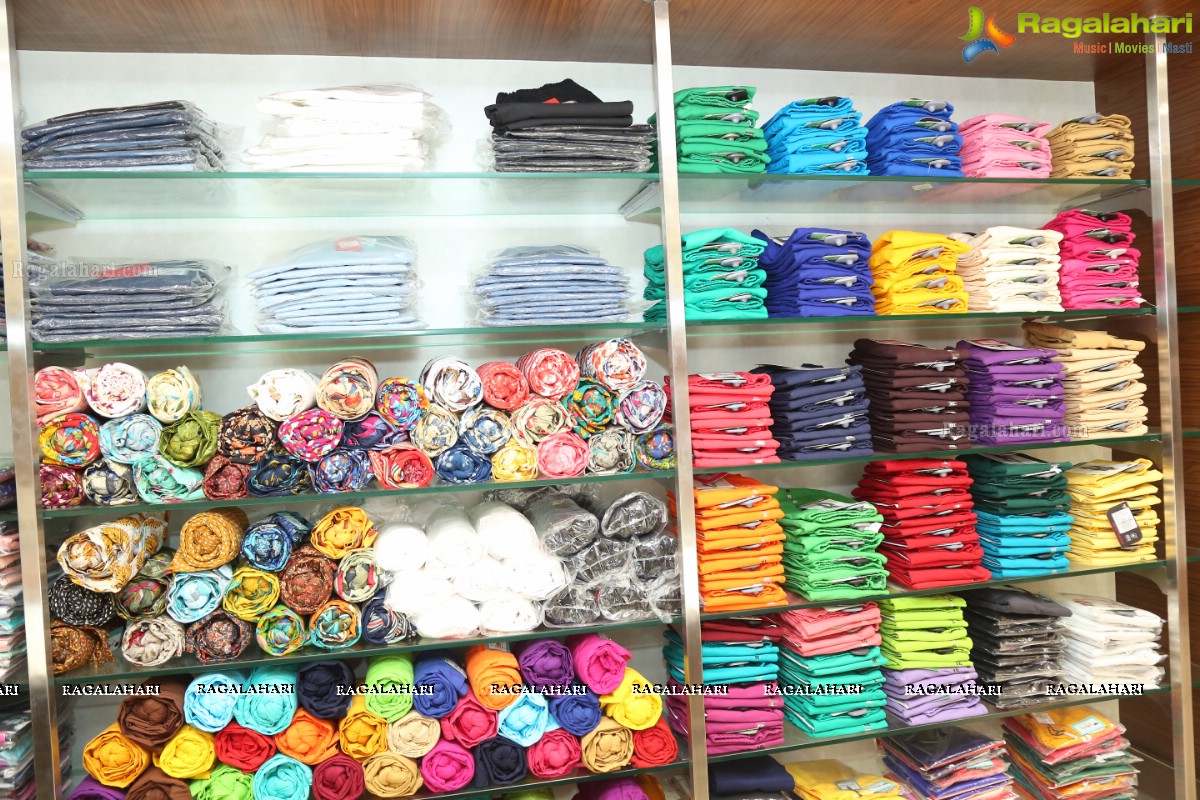 Narsingh Cloth Emporium Launches Its New Showroom at Suchitra