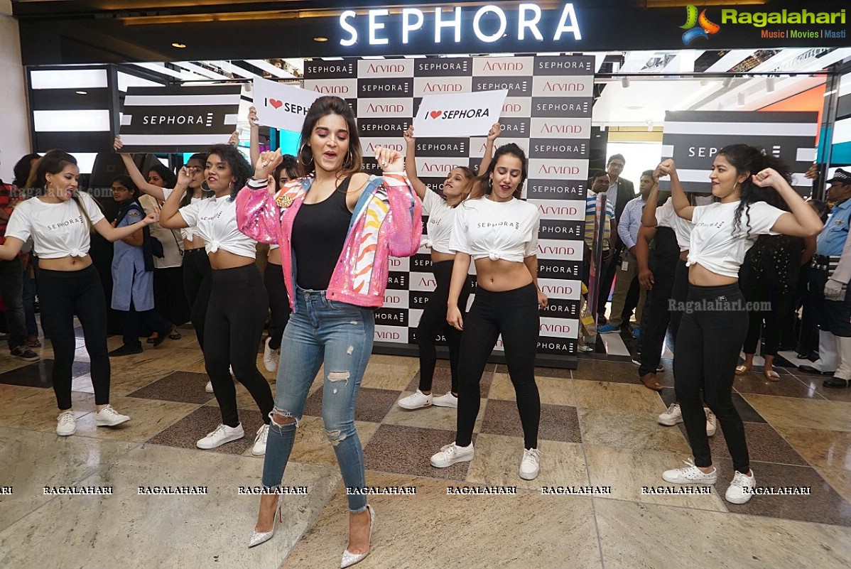 Nidhhi Agerwal Launches Sephora 1st Store in Hyderabad at Forum Mall   