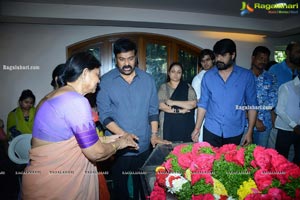 Tollywood Celebrities Pay Homage To Srikath Father