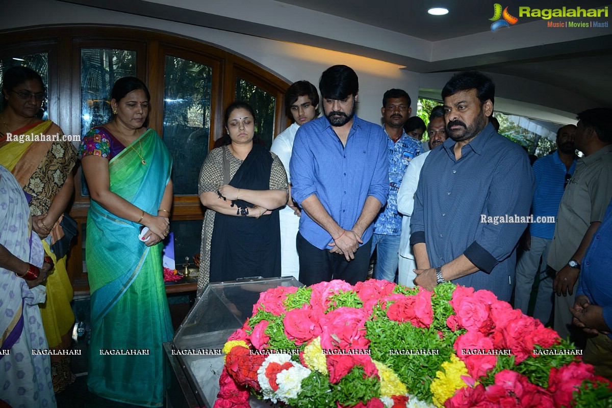 Tollywood Celebrities Pay Homage To Srikanth Father