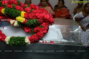 Tollywood Celebrities Pay Homage To Srikath Father